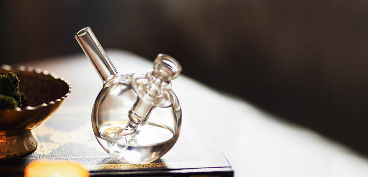 Why is a mini dab rig better than a large concentrate pipe or bowl? Here’s why