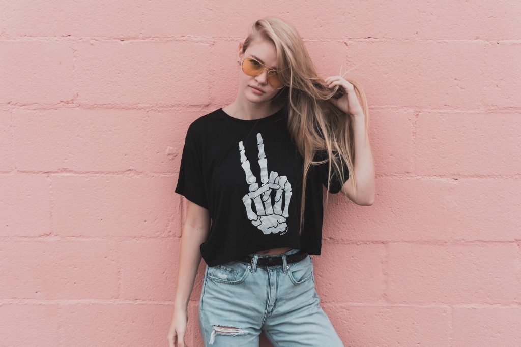 Combining Women's Shirts With Pockets for the Best Outfit Variations